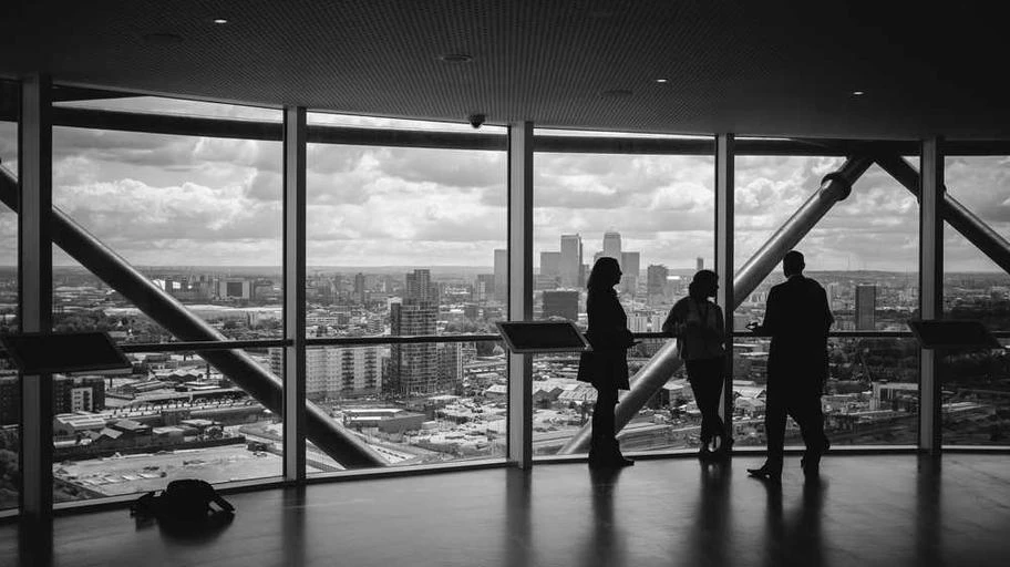 Sự khác biệt giữa agentic AI framework và agent builders